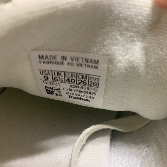 COPY - Reebok Brand New Sneakers - Picture 6 of 7